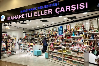 KADIN ÜRETİCİLER MAHARETLİ ELLER ÇARŞISI'NDA ÜRÜNLERİNİ SERGİLİYOR